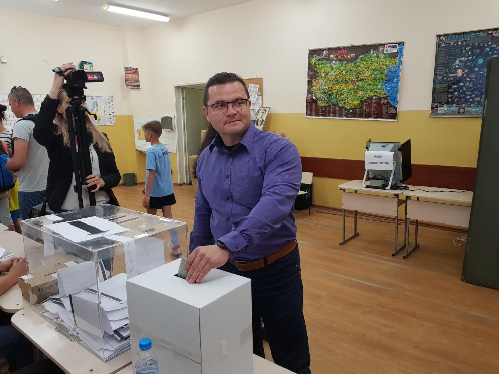 Пенчо Милков гласува