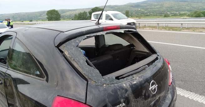 Жена водач на лек автомобил Опел Корса аварирал за гориво пострада