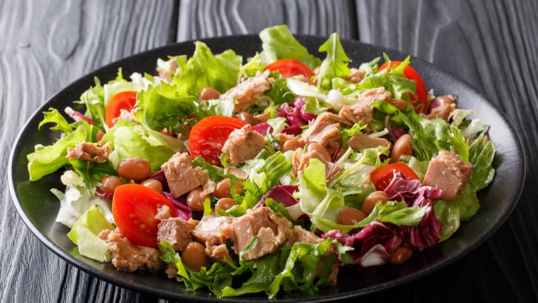 5 протеинови салати, които топят килограмите бързо и без глад