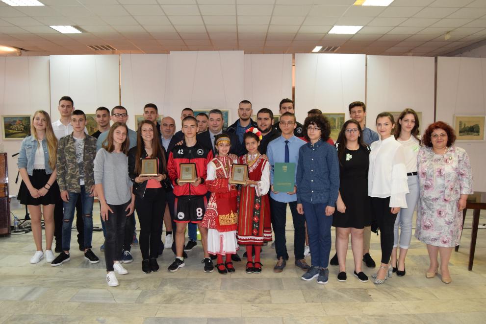 Три награди „Млада Горна Оряховица“ връчи тази година кметът на Община Горна Оряховица