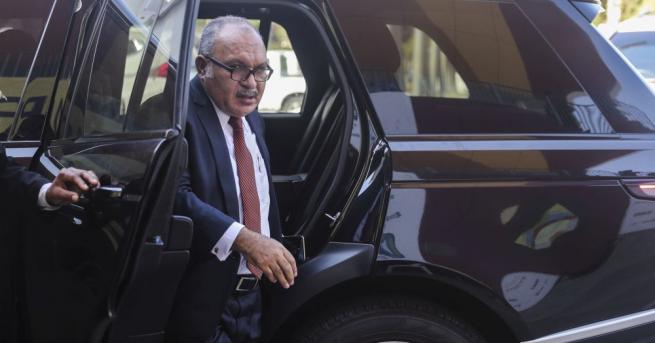 Премиерът на Папуа Нова Гвинея Питър О 39 Нийл заяви че подава