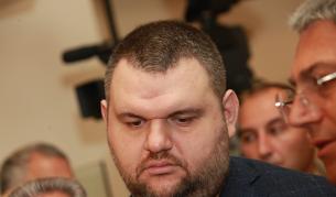 Делян Пеевски направи дарения за три болници