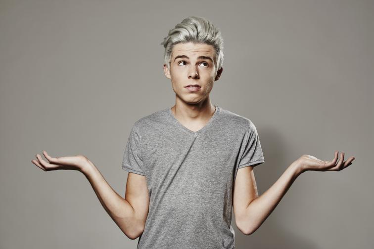  Бели коси <br> Ако сте на към 20 година и в рода няма наклонност за ранно побеляване на косите, може би страдате от липса на мед. Източници на мед са мидите, стридите и гъбите. 