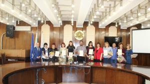 наградиха педагогически специалисти