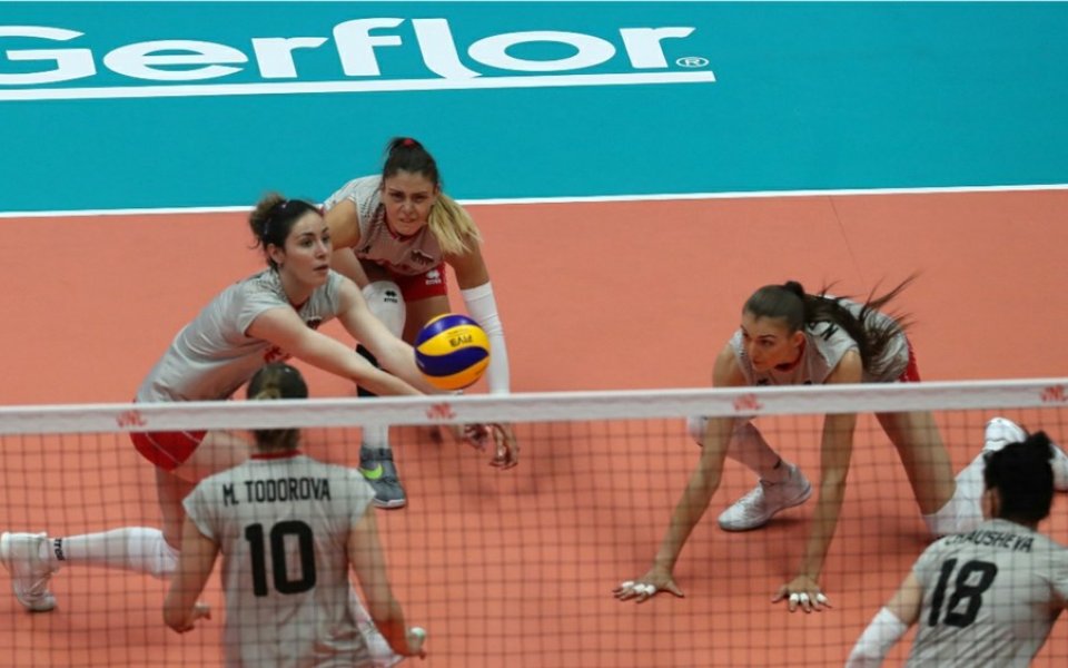 Националката Лора Китипова се завърна във волейболния шампион на България