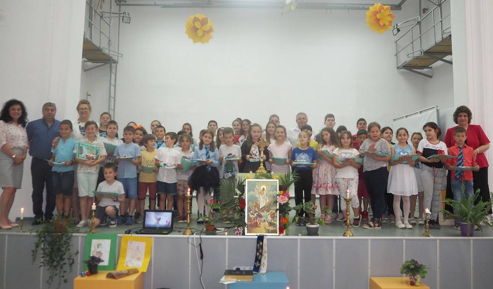 Двама шефове на РУО наградиха призьорите от конкурса „Бог е Любов” в Разград