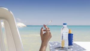 Властите в Барселона решиха да забранят пушенето на всички плажове