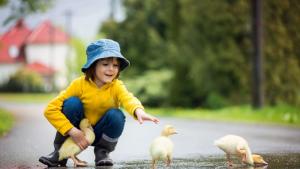 времето дъжд деца чадър