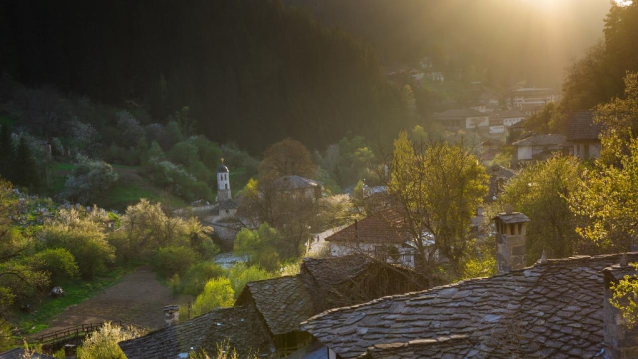 Залез над село Широка лъка в Родопите