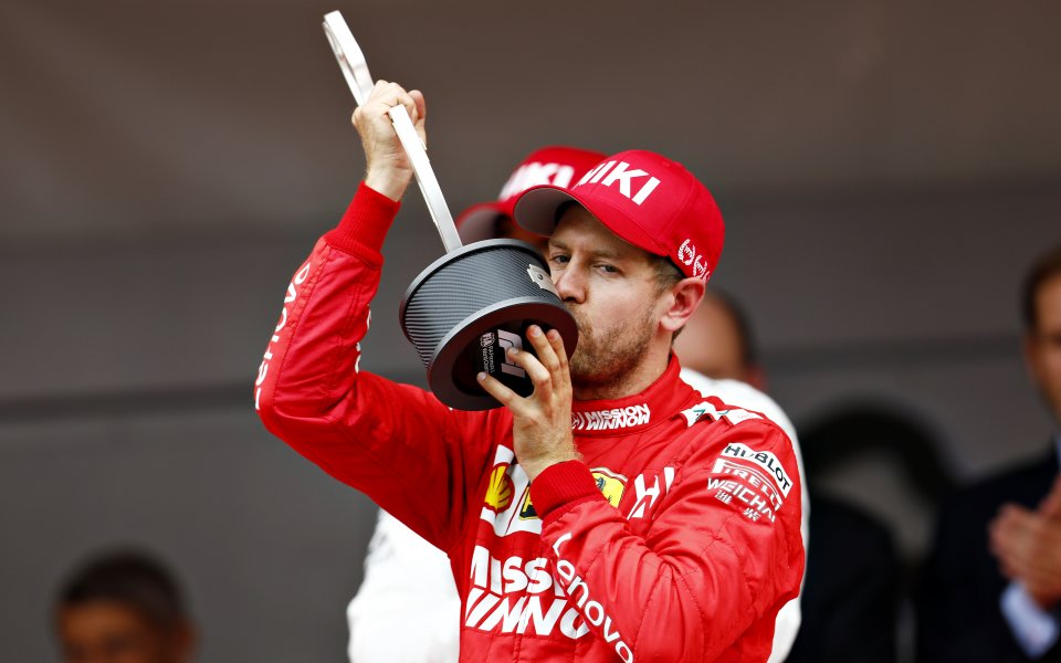 Себастиан Фетел смята, че Ферари могат да се доближат до