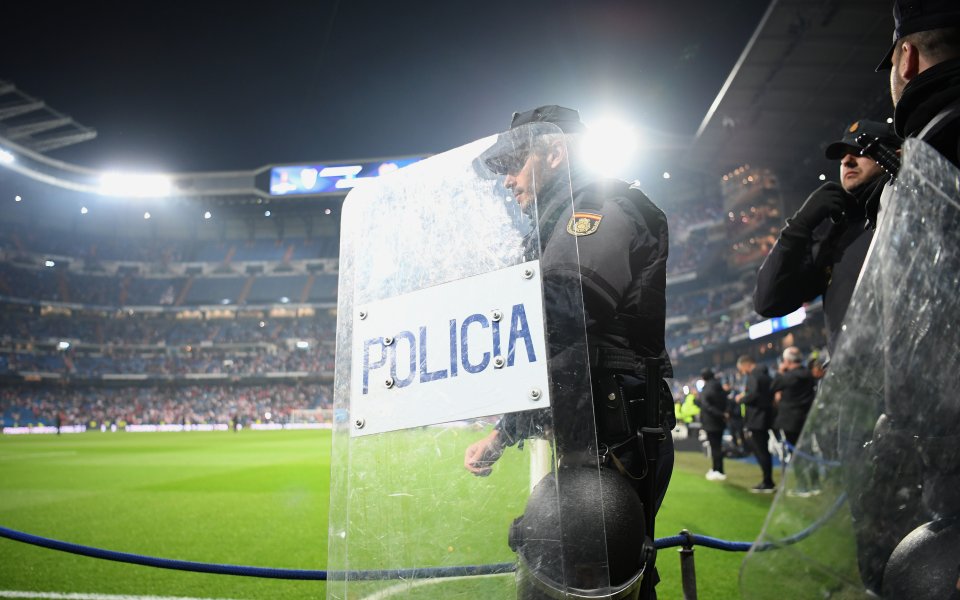 Испанската полиция задържа четирима британци преди финала в ШЛ