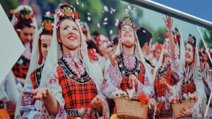 Благодарности от Кмета за Влади и украсените камиони с розоберачки