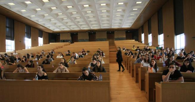 Кандидат студентите по журналистика в Софийския университет пишат по темата