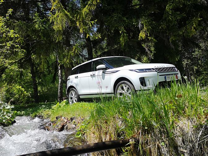  Оригиналът се трансформира в най-бързо продаваният модел на Range Rover, което движение ще е мъчно да се поддържа, само че пък новият модел е не по-атрактивен като визия, препълнен с всевъзможни технологии. Винаги ще одобрявам този автомобил. 