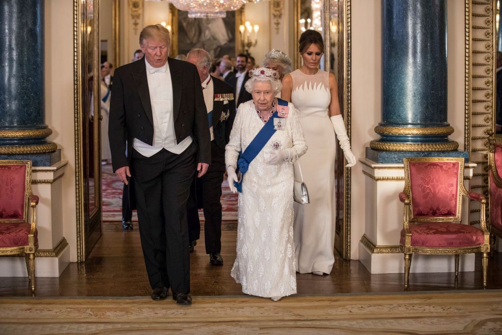 Британската кралица Елизабет Втора даде банкет в чест на американския президент Доналд Тръмп и съпругата му Мелания
