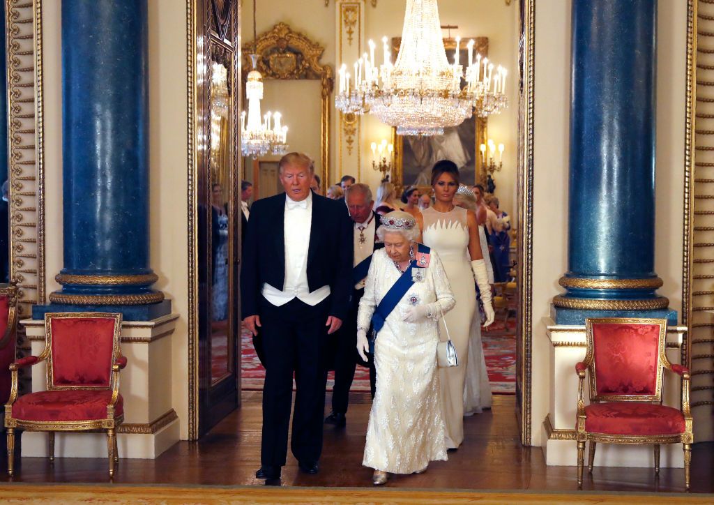 Британската кралица Елизабет Втора даде банкет в чест на американския президент Доналд Тръмп и съпругата му Мелания
