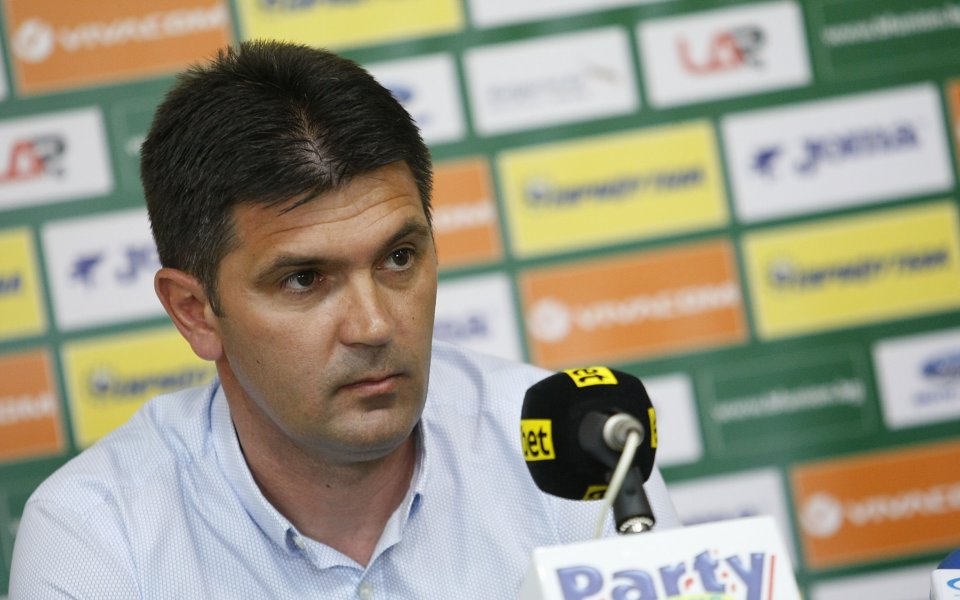 Скандал! Треньор нашамарил национали на България от Левски и Славия