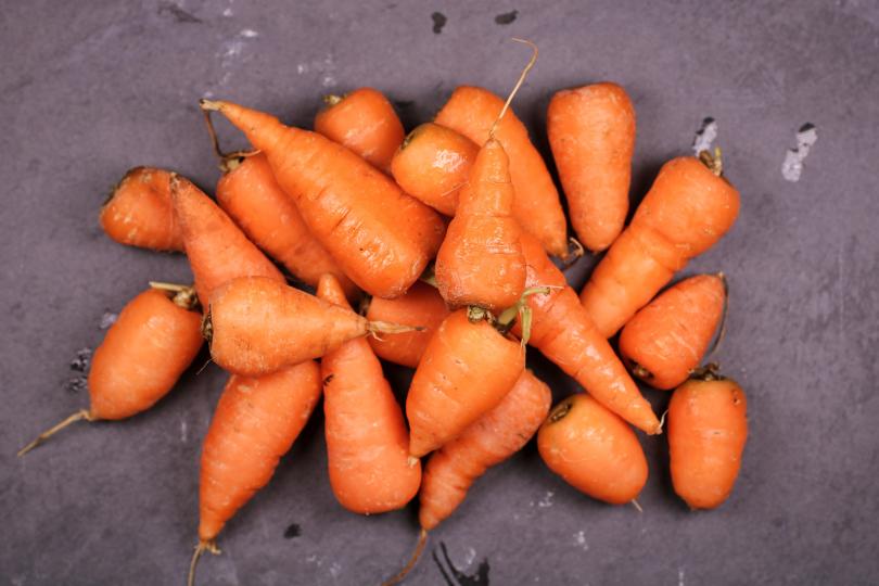 <p>Зеленчукът е много полезен за диабетиците, които страдат от дефицит на витамин А. Абсолютни всички части на моркова са полезни, дори зелените листа и корените. Морковът се отличава от другите зеленчуци с повишеното си съдържание на калиеви соли, които са жизнено необходими при проблеми със сърцето, бъбреците и кръвоносните съдове.</p>