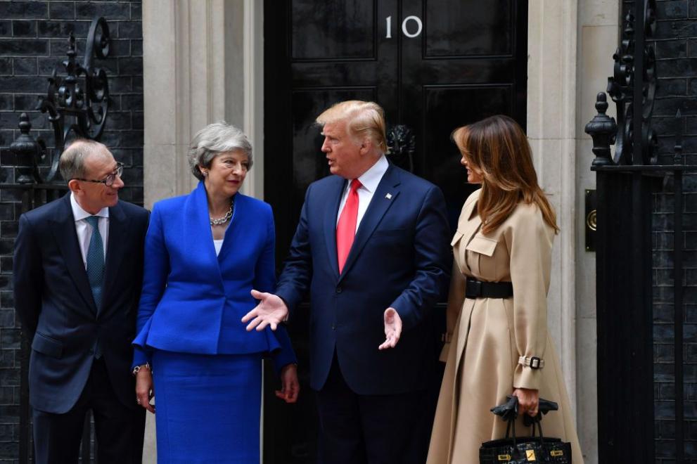  Доналд Тръмп и Тереза Мей приказваха на взаимна конференция, откакто английската премиерка одобри американския президент в резиденцията си в Лондон 