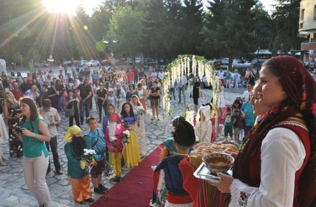 Театрален фестивал в Разог