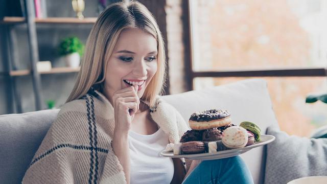 Нездравословната храна и алкохолът са много по-вредни за хората след 40