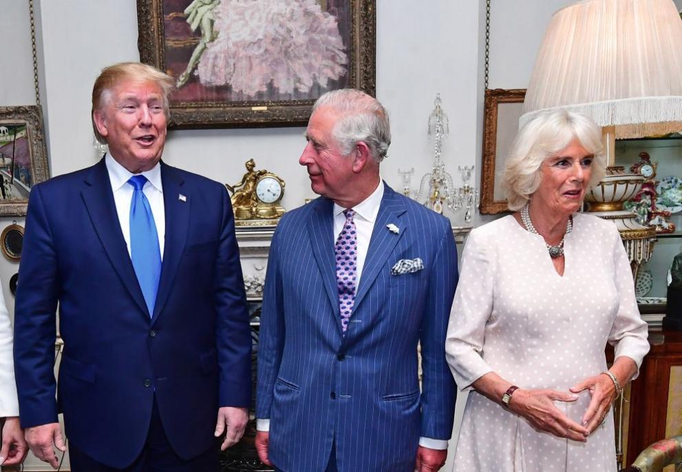 Доналд Тръмп, принц Чарлс и херцогиня Камила позират за снимка. След това Камила направи своето многозначително намигване