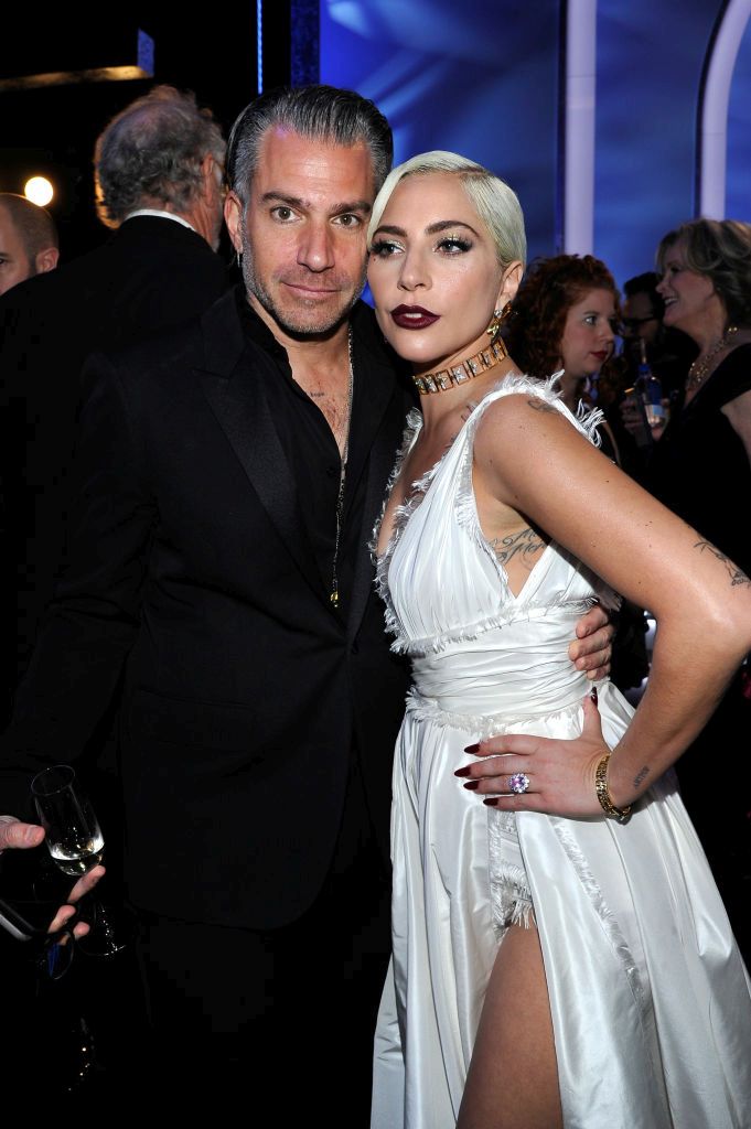 През февруари 2019 г. и Лейди Гага се раздели с годеника си Крисчън Карино