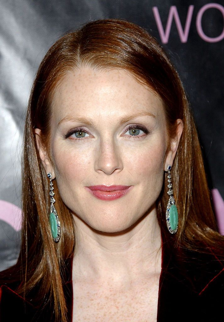 Джулиан Мур през 2002 г.