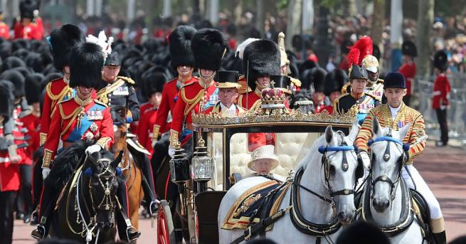 Британската кралица Елизабет Втора отпразнува официално 93-ия си рожден ден,