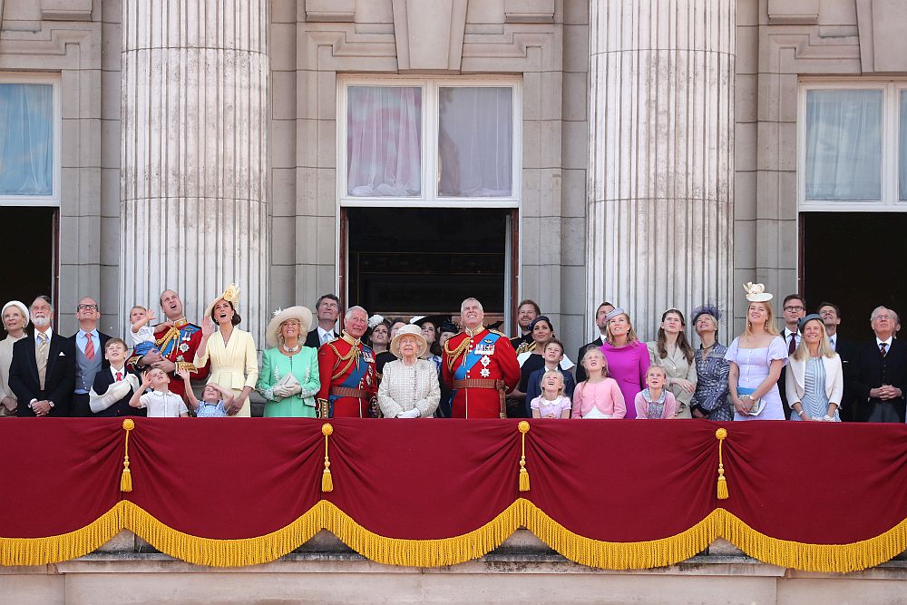Кралското семейство на военния парад в чест на кралица Елизабет