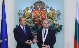  <p>Президентът Радев награди посланика на Съединени американски щати с орден</p> 