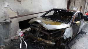 изгоряла кола