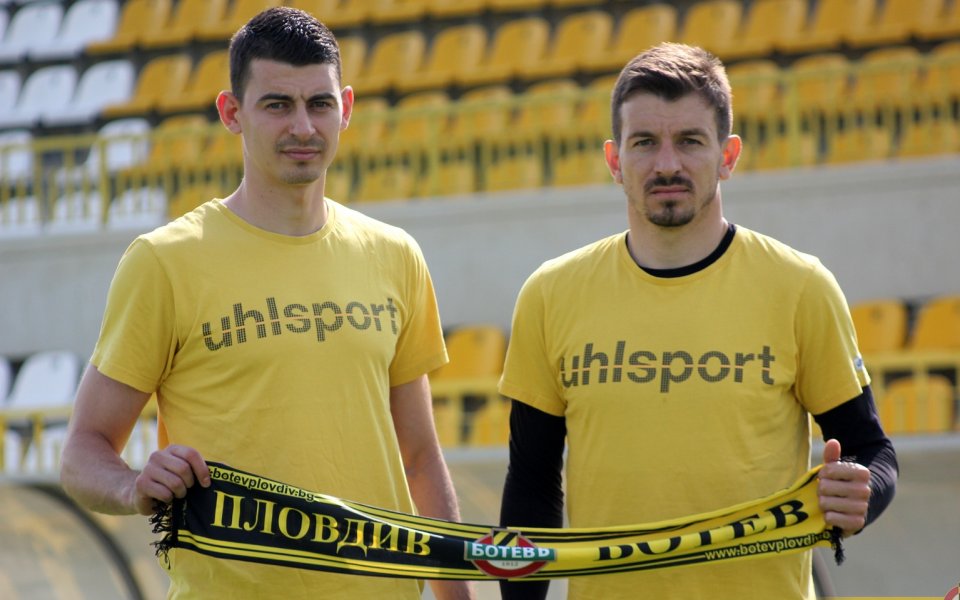 Отборът на Ботев Пловдив потвърди трансферите на вратарския пост. "Канарчетата"