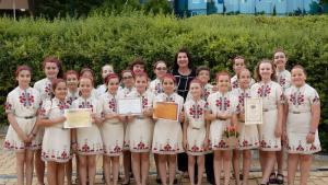 хор бодра песен