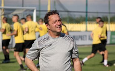 Новият старши треньор на Ботев Пловдив Желко Петрович проведе първата
