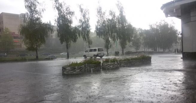 Болницата в Девин е била наводнена след излял се проливен