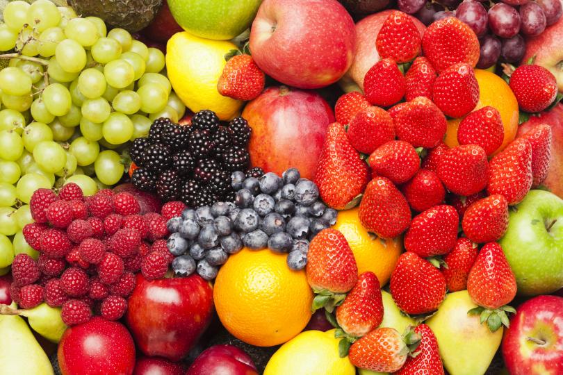 <p><strong>Плодове</strong></p>

<p>Хубаво е сутрин&nbsp;закуската&nbsp;ни да е основно от плодове, а за обяд и вечеря да се ядат&nbsp;салати, които ни допадат на вкус. Важно е да има разнообразие при подбора на продуктите, за да можем да си набавяме максимално много количество от витамини, фибри и минерали, които различните плодове и зеленчуци съдържат.</p>

<h3>&nbsp;</h3>