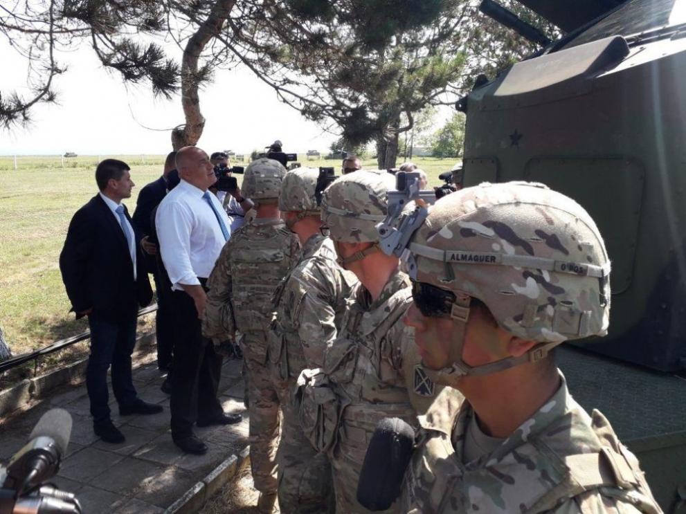 Борисов и Каракачанов гледат военно учение в Шабла