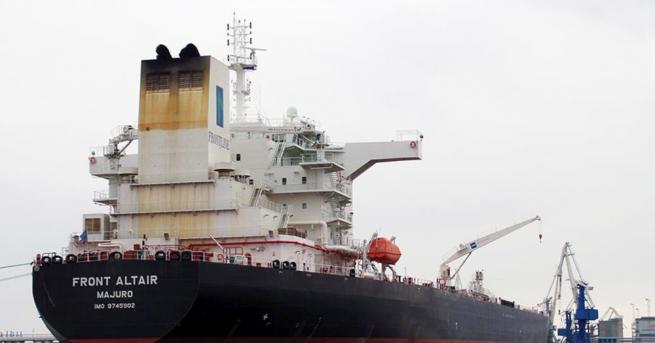 Иран е оказал помощ днес на два чуждестранни танкера, претърпели