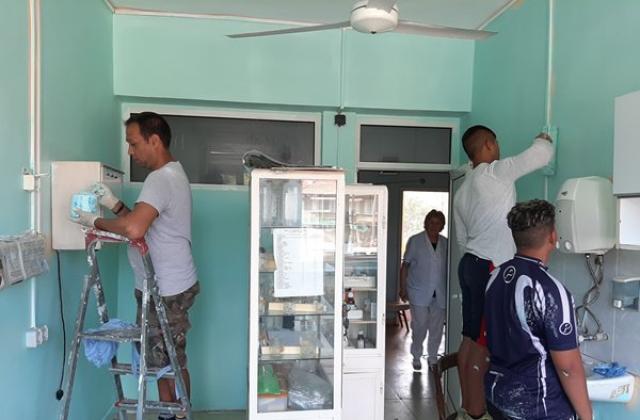 Роми обновиха доброволно детското отделение на болницата в Средец