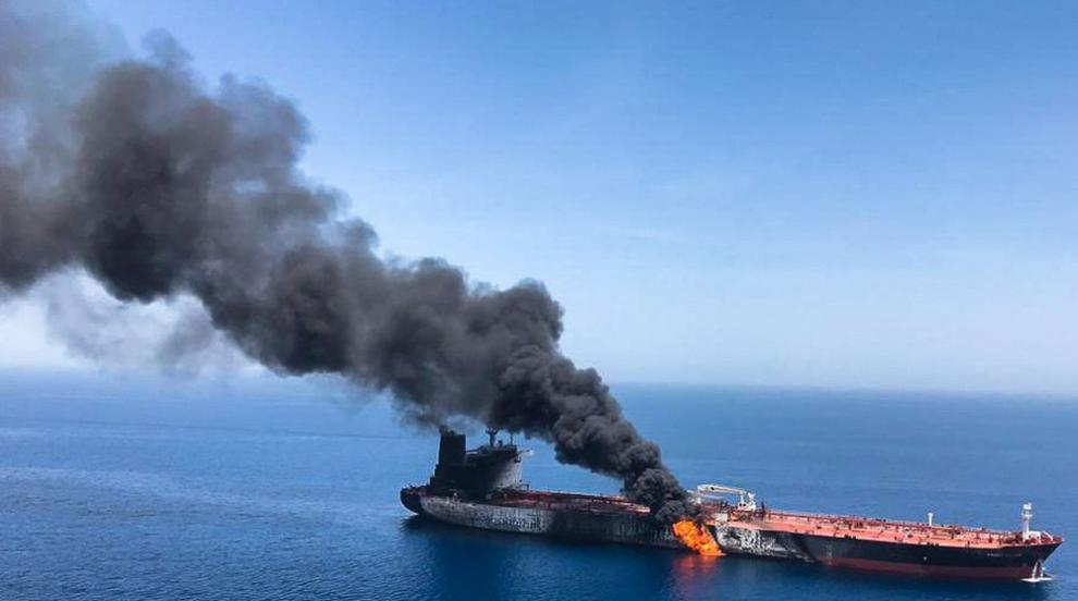 Ракета удари петролен танкер край бреговете на Йемен