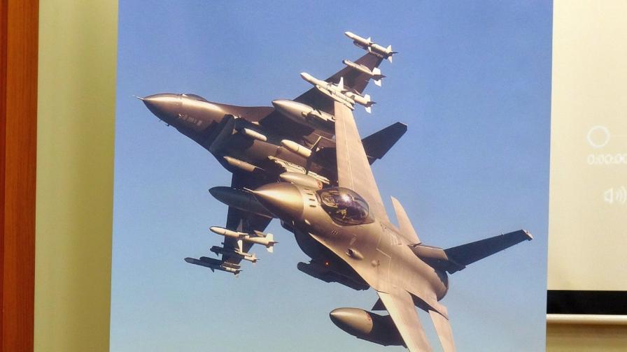  Съединени американски щати публично предложиха контракт за съглашение за 8 изтребителя F-16 Block 70 