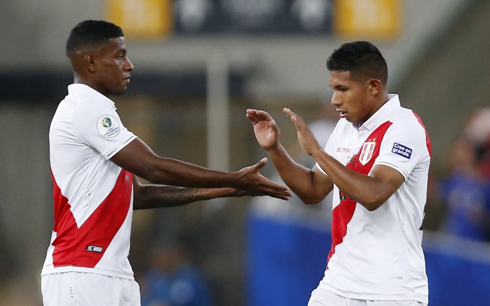 Отборът на Перу докосва елиминационната фаза на Копа Америка след