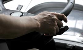  <p>Шофьорът на училищен рейс, <strong>хванат пиян</strong>, е задържан</p> 