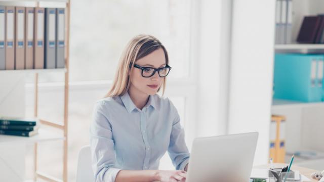 Учени: Извинението по типично мъжки начин носи повече успех за жените на работното място