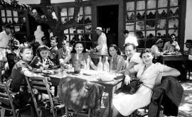  Летовници в Балчик, 1946г. Фотограф: Тодор Славчев 