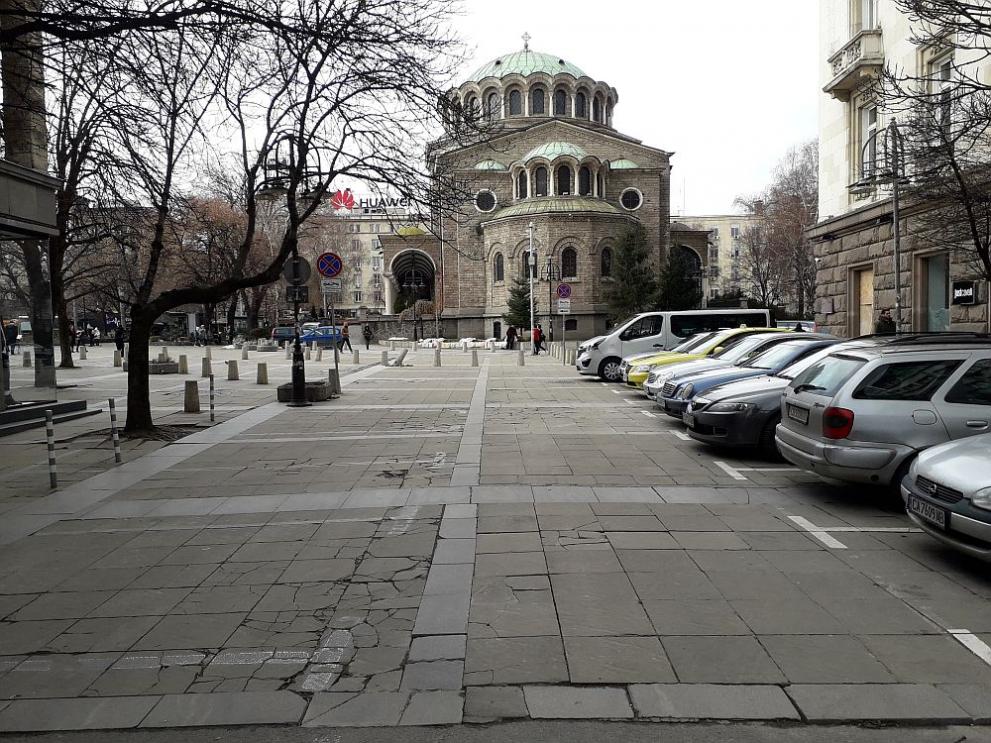 Площад Света Неделя в София става пешеходен, съобщи общинският съветник