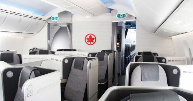 Пътничка в самолет на Еър Канада заспа и се събуди