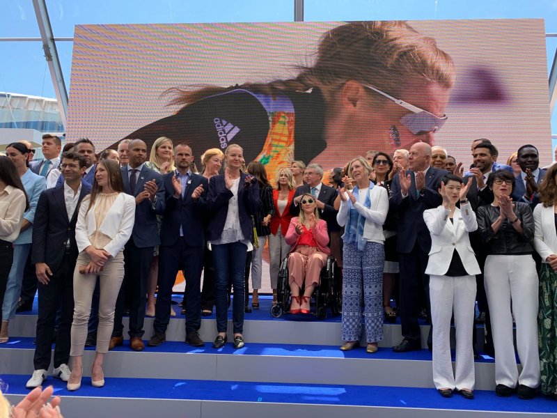 Стефка Костадинова сред легендите на спорта при откриването на Олимпийския1