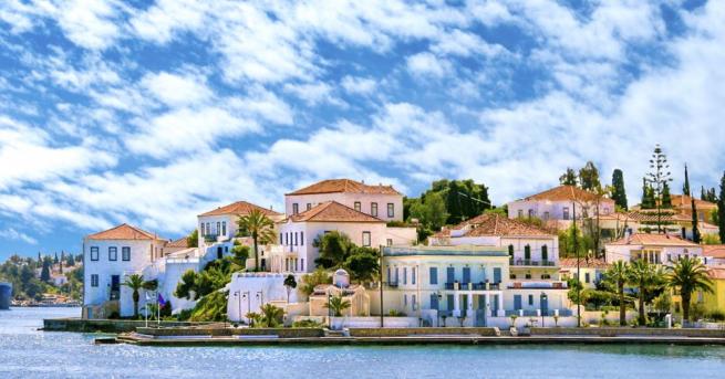 Бум на отказани резервации за почивка в Гърция в последния